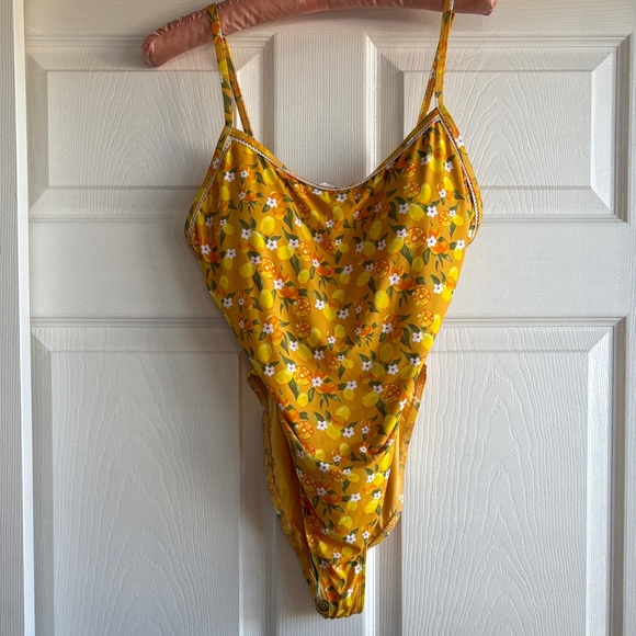 NEW💛dippin daisys Lemon/Floral Yellow One-Piece Swimsuit - Picture 1 of 8